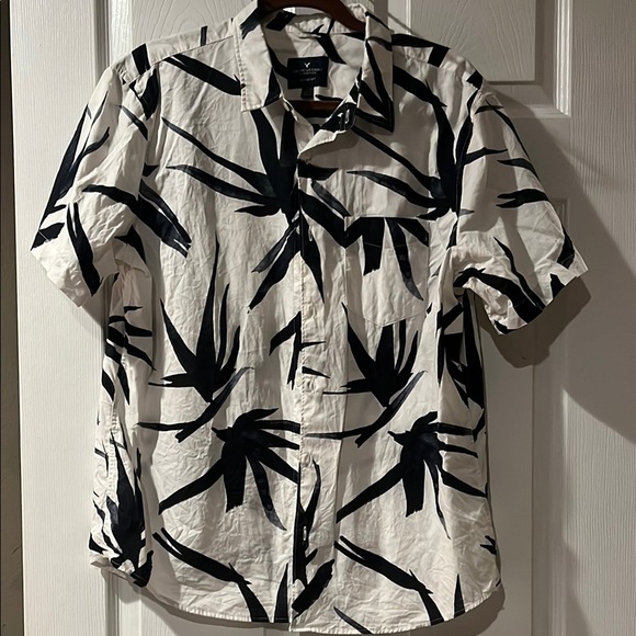 American Eagle Outfitters White and Blue Casual Button Down Shirt - Picture 1 of 3